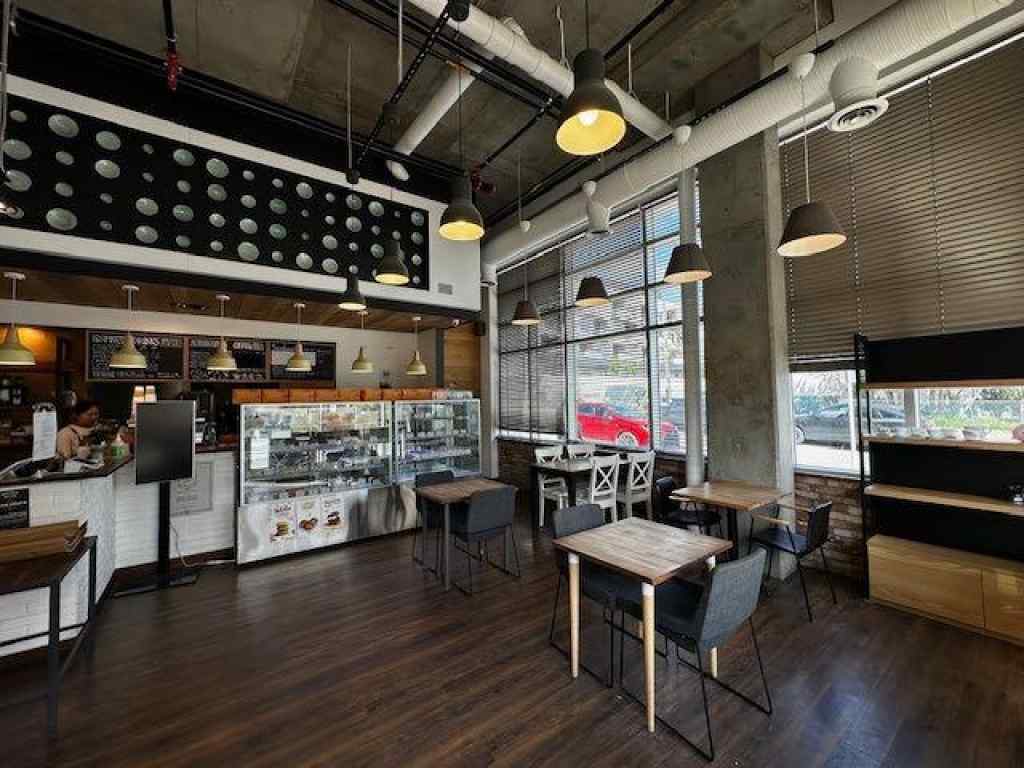 MLS® A2221816 - Unit #7 2008 34 Avenue SW in South Calgary Calgary, Commercial