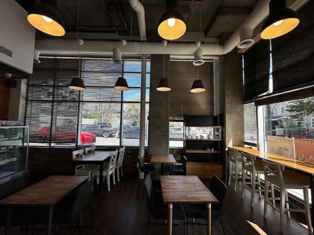 MLS® A2221816 - Unit #7 2008 34 Avenue SW in South Calgary Calgary, Commercial