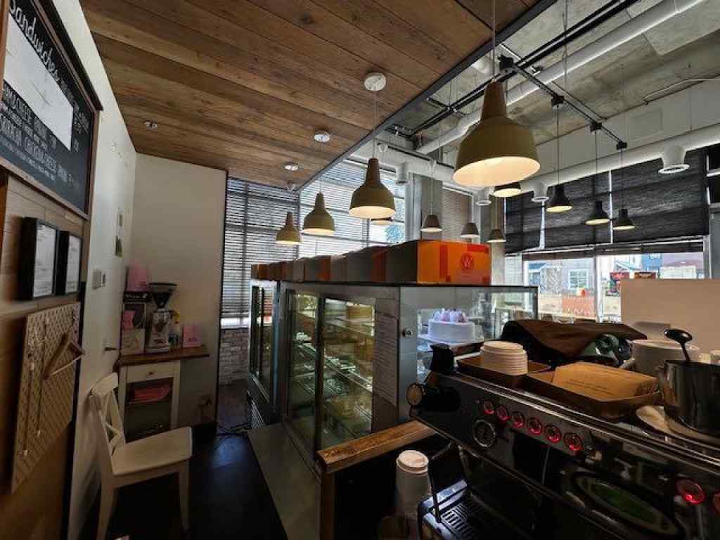 MLS® A2221816 - Unit #7 2008 34 Avenue SW in South Calgary Calgary, Commercial