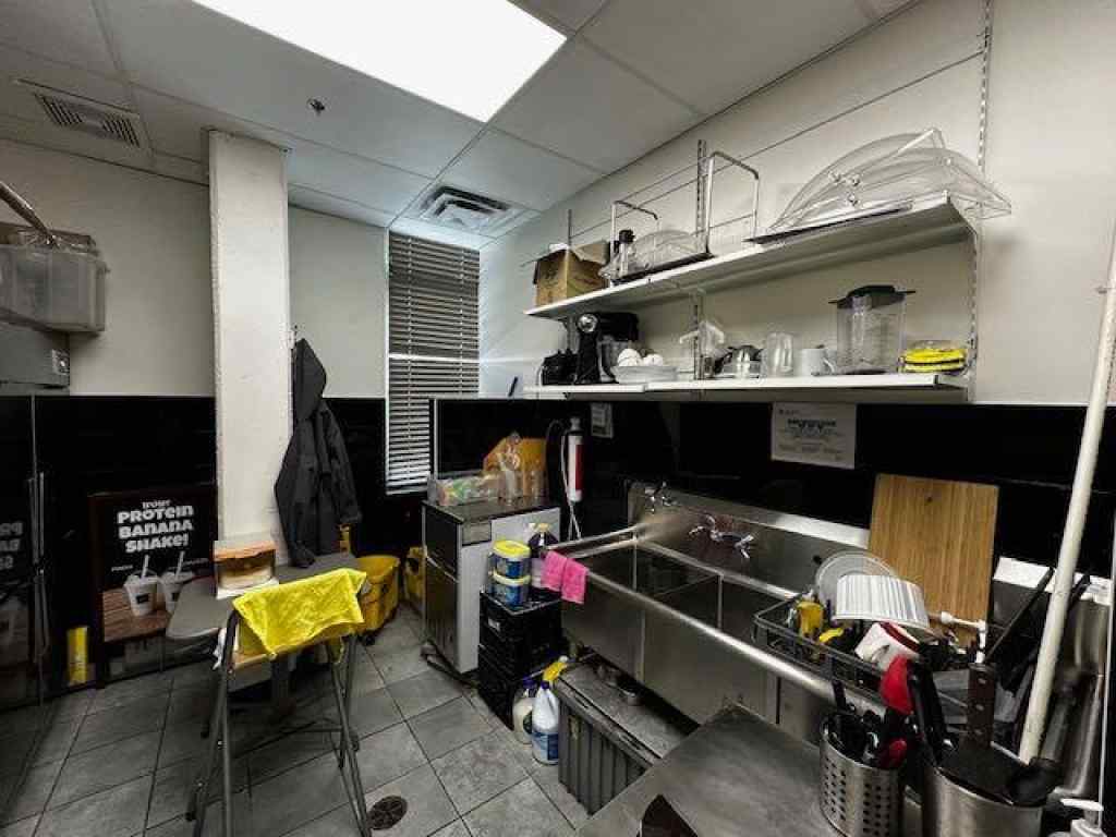 MLS® A2221816 - Unit #7 2008 34 Avenue SW in South Calgary Calgary, Commercial