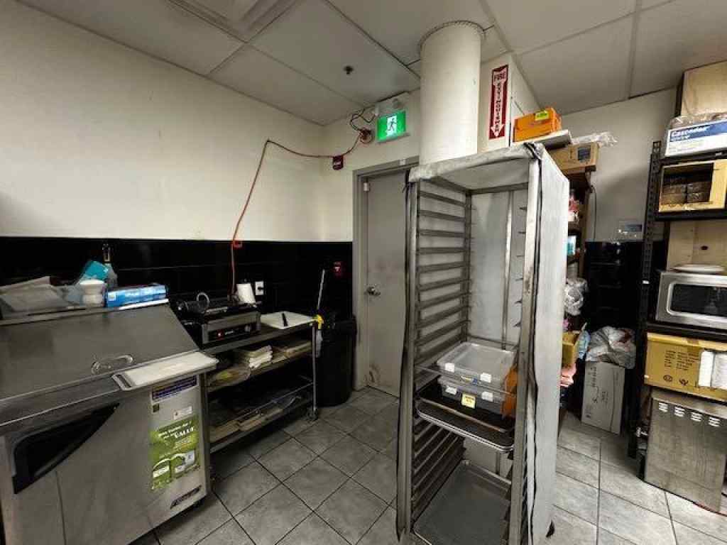 MLS® A2221816 - Unit #7 2008 34 Avenue SW in South Calgary Calgary, Commercial
