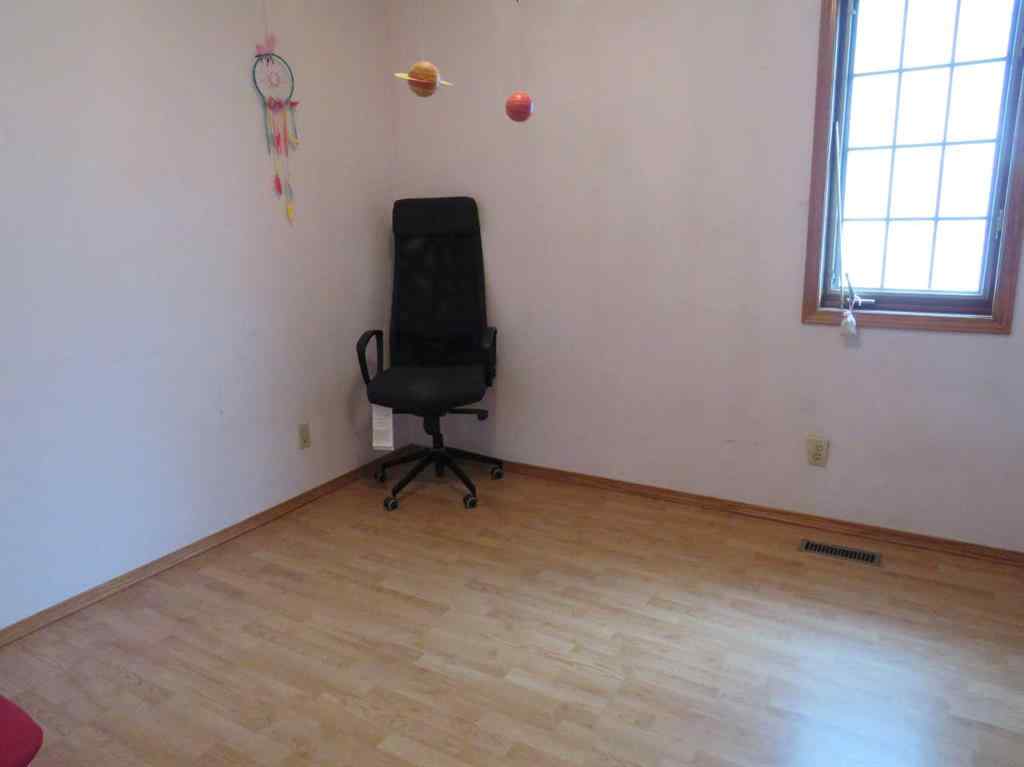 MLS® A2222080 - 63 La Valencia Gardens NE in Monterey Park Calgary, Residential