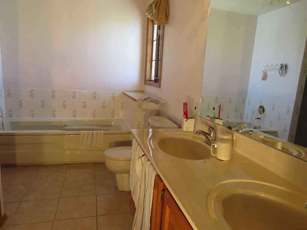 MLS® A2222080 - 63 La Valencia Gardens NE in Monterey Park Calgary, Residential