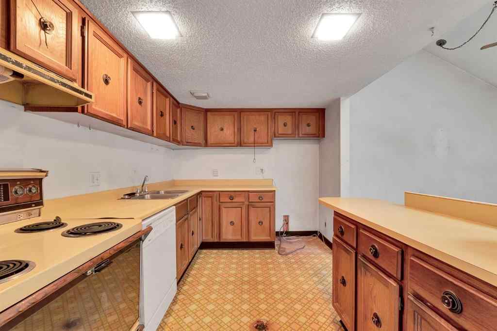 MLS® A2222082 - Unit #23 2225 Oakmoor Drive SW in Palliser Calgary, Residential