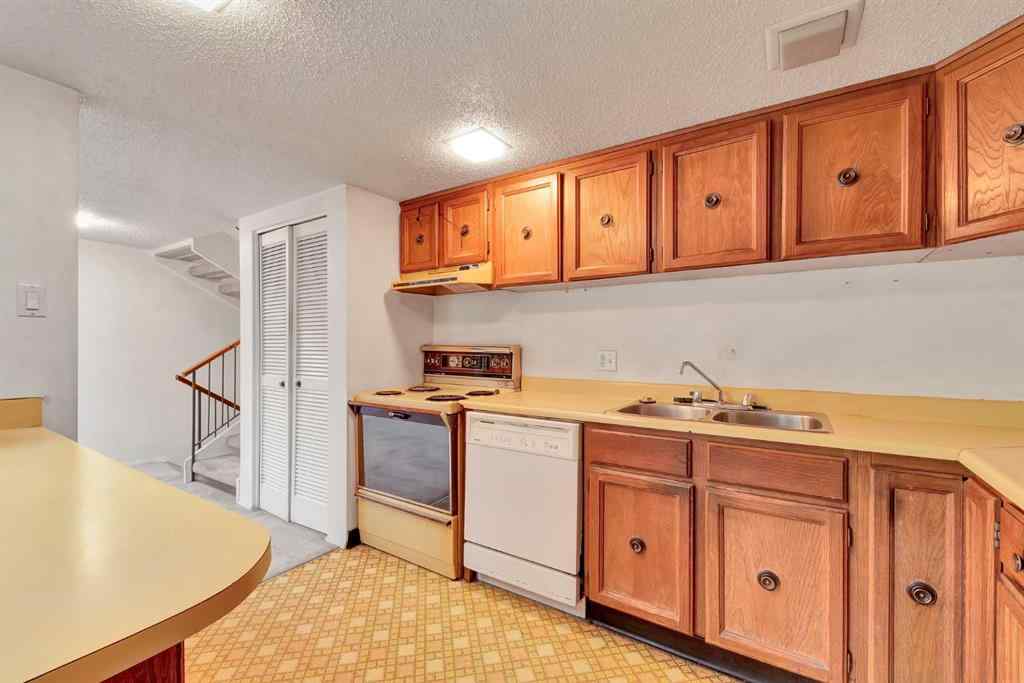 MLS® A2222082 - Unit #23 2225 Oakmoor Drive SW in Palliser Calgary, Residential
