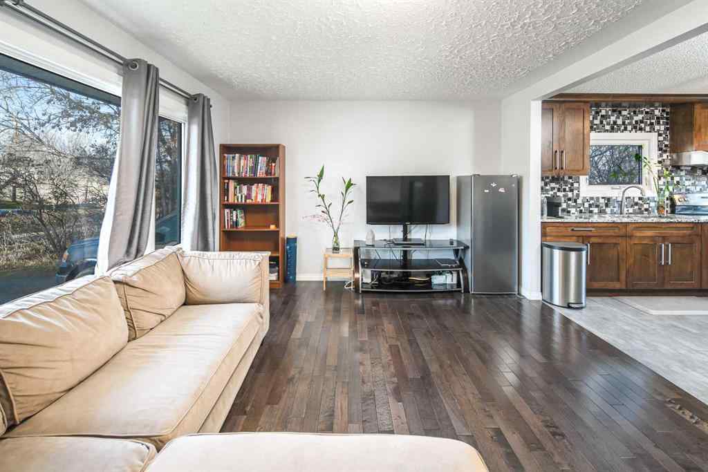 MLS® A2222438 - 5424 Thorncliffe Drive NW in Thorncliffe Calgary, Residential