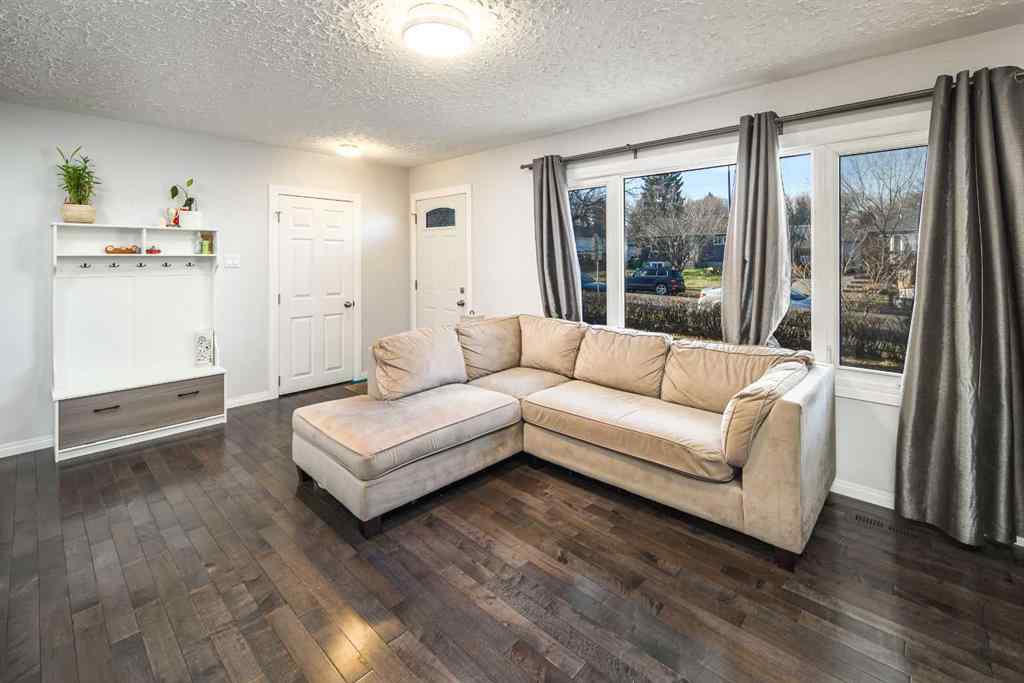 MLS® A2222438 - 5424 Thorncliffe Drive NW in Thorncliffe Calgary, Residential