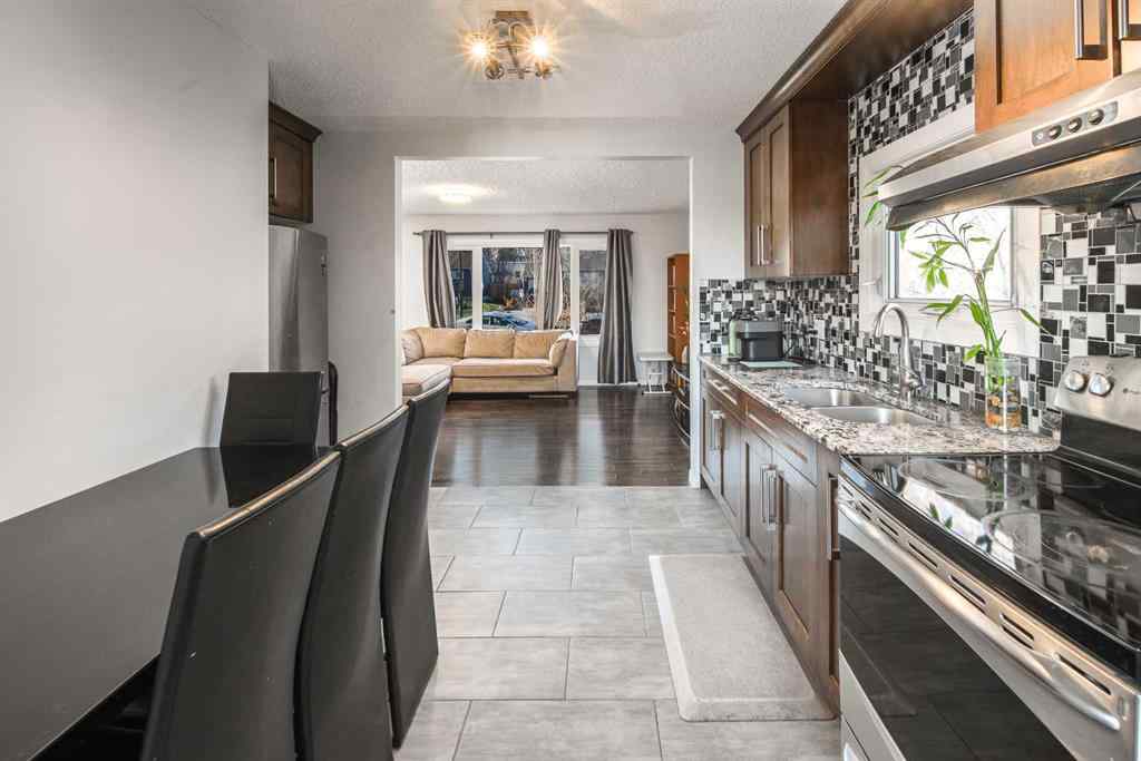 MLS® A2222438 - 5424 Thorncliffe Drive NW in Thorncliffe Calgary, Residential