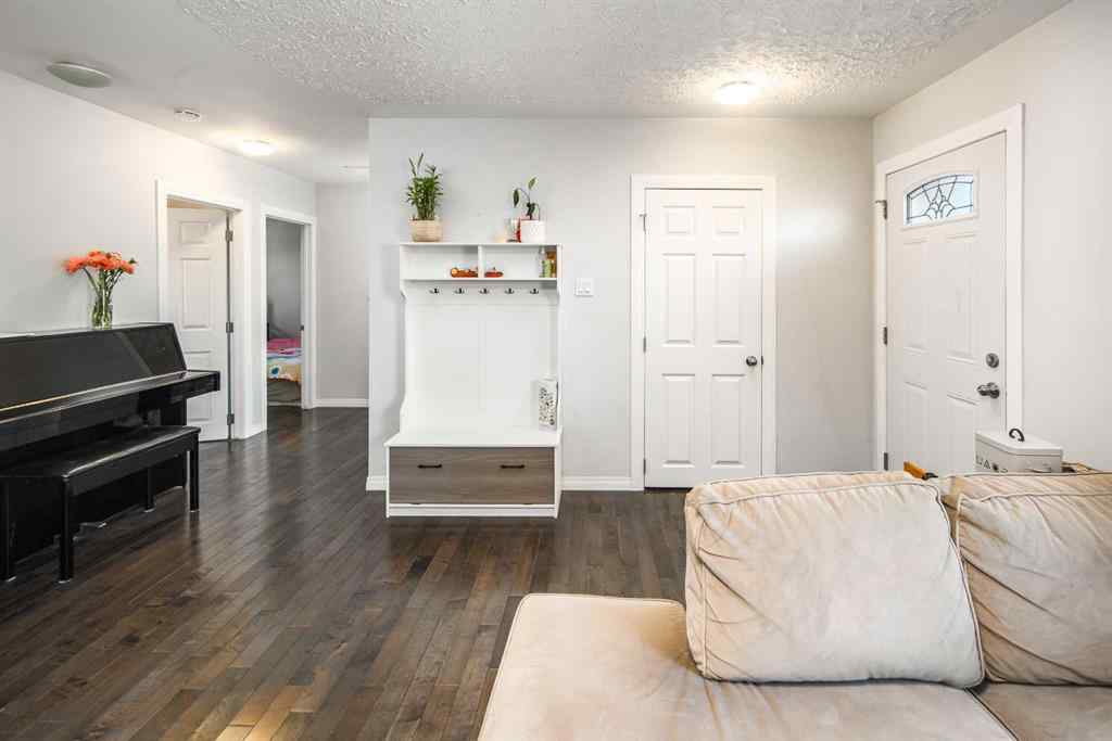 MLS® A2222438 - 5424 Thorncliffe Drive NW in Thorncliffe Calgary, Residential