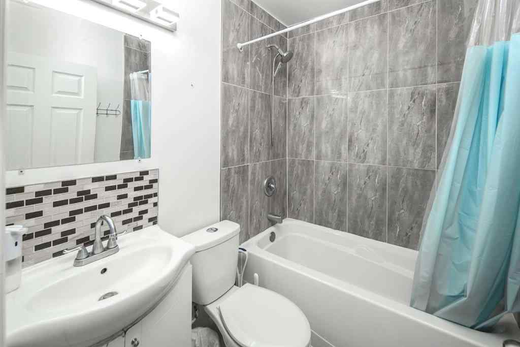 MLS® A2222438 - 5424 Thorncliffe Drive NW in Thorncliffe Calgary, Residential