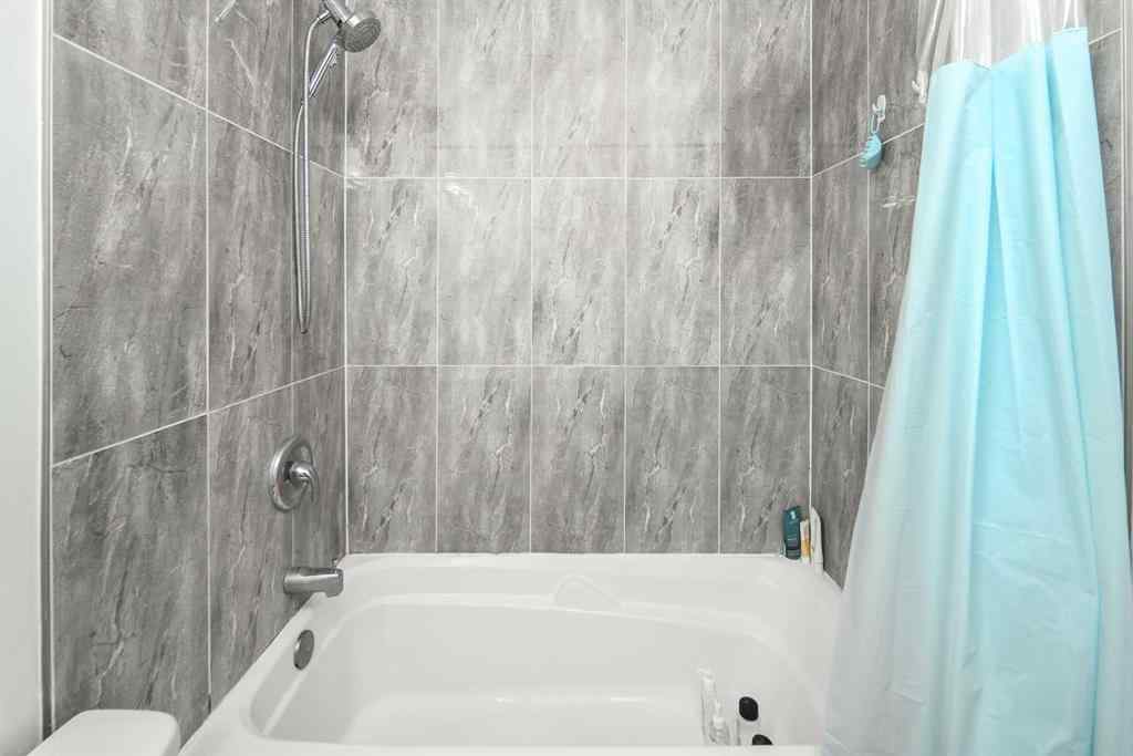 MLS® A2222438 - 5424 Thorncliffe Drive NW in Thorncliffe Calgary, Residential