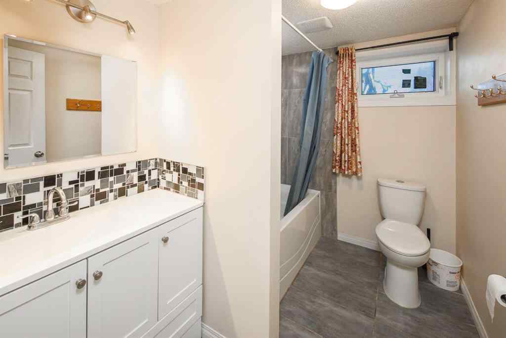 MLS® A2222438 - 5424 Thorncliffe Drive NW in Thorncliffe Calgary, Residential