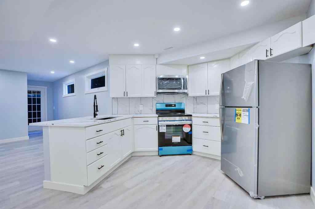 MLS® A2222471 - 194 Woodbriar Circle SW in Woodbine Calgary, Residential