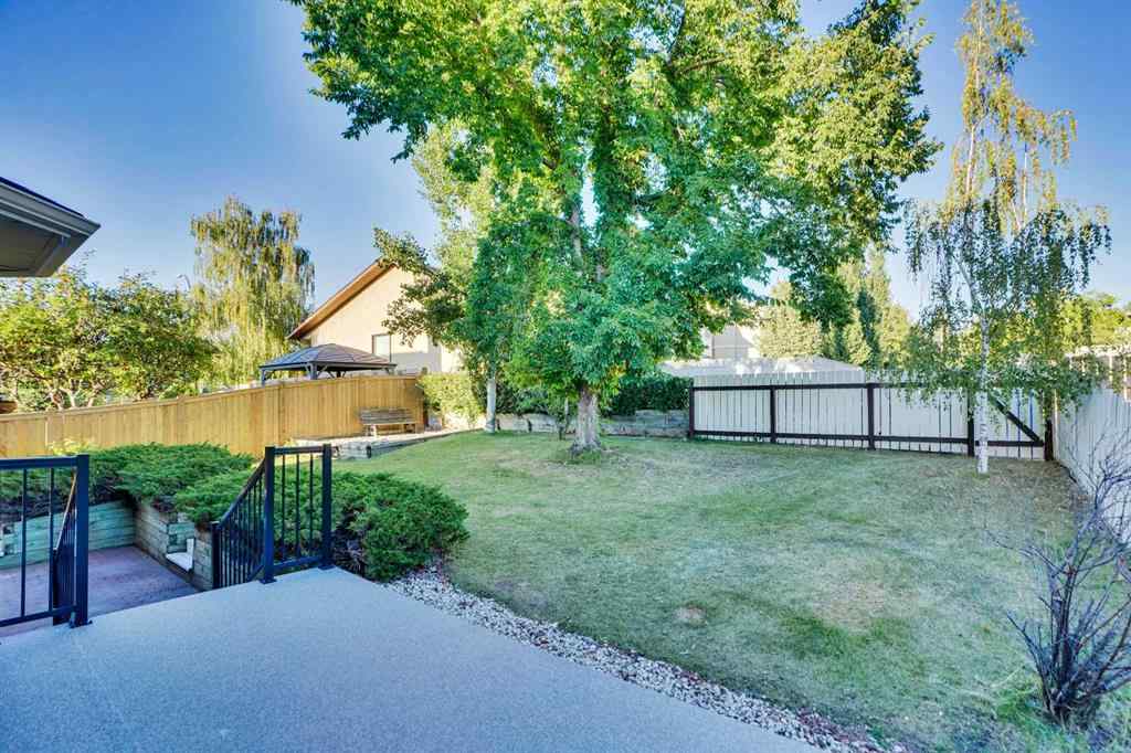 MLS® A2222471 - 194 Woodbriar Circle SW in Woodbine Calgary, Residential