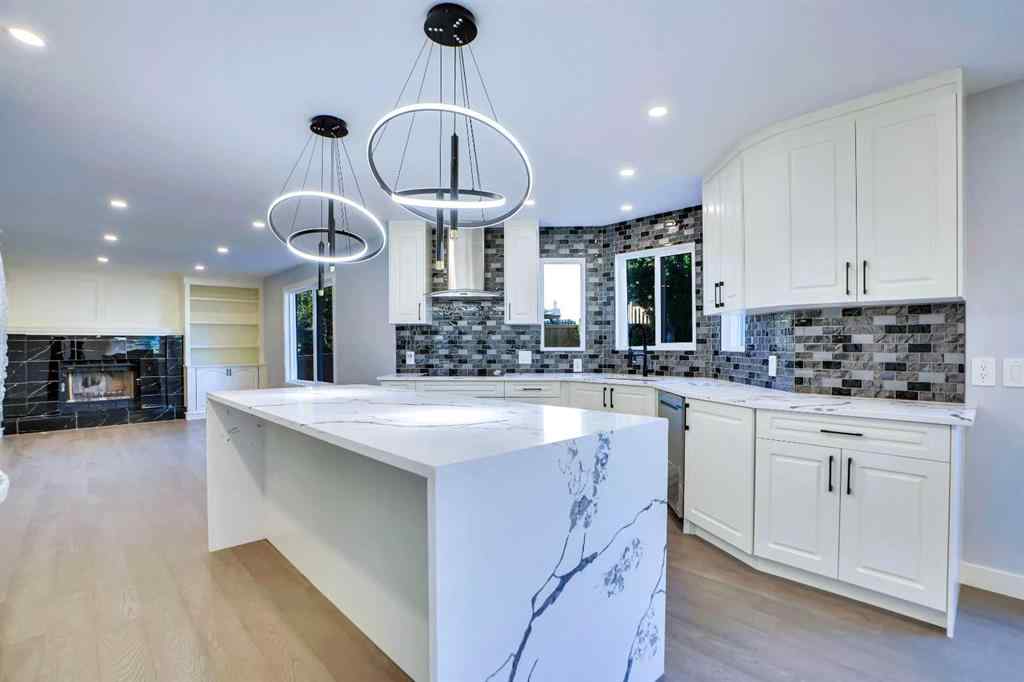 MLS® A2222471 - 194 Woodbriar Circle SW in Woodbine Calgary, Residential