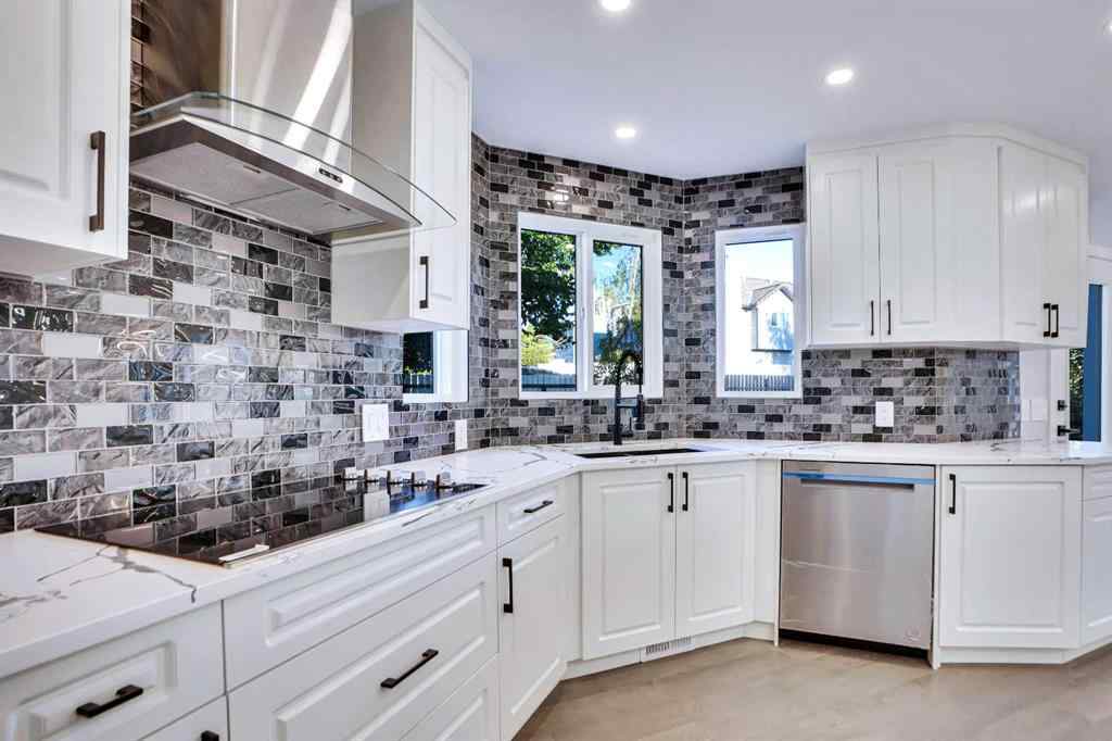 MLS® A2222471 - 194 Woodbriar Circle SW in Woodbine Calgary, Residential