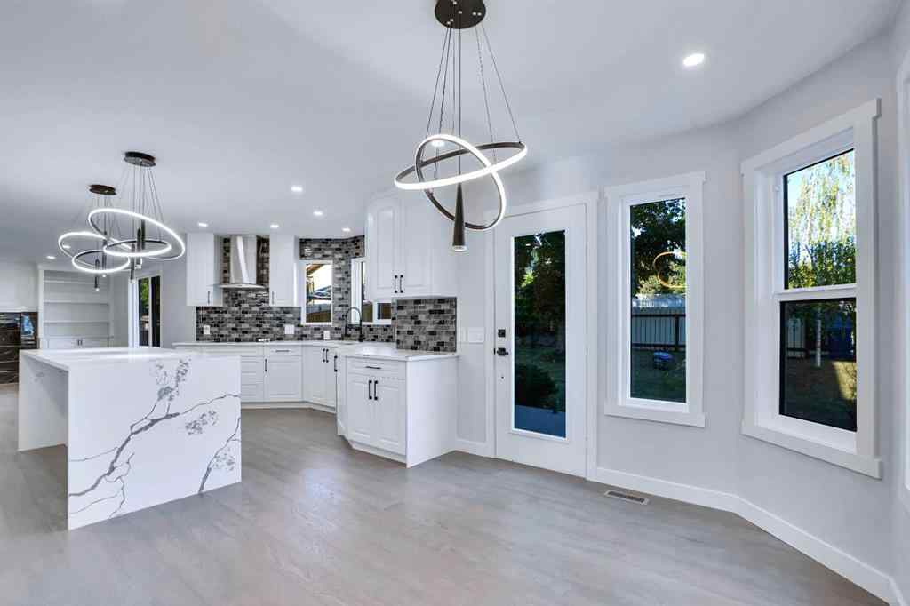 MLS® A2222471 - 194 Woodbriar Circle SW in Woodbine Calgary, Residential