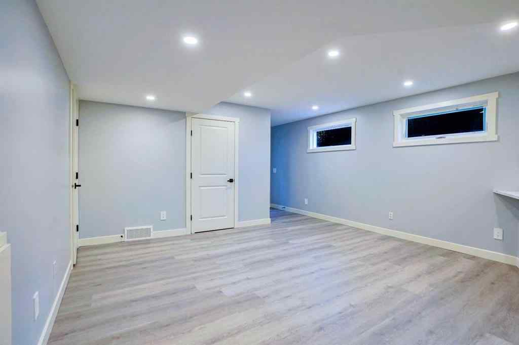 MLS® A2222471 - 194 Woodbriar Circle SW in Woodbine Calgary, Residential