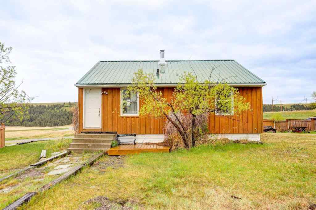 MLS® A2222502 - 610 Chinook Crescent  in NONE Rural Pincher Creek No. 9, M.D. of, Residential