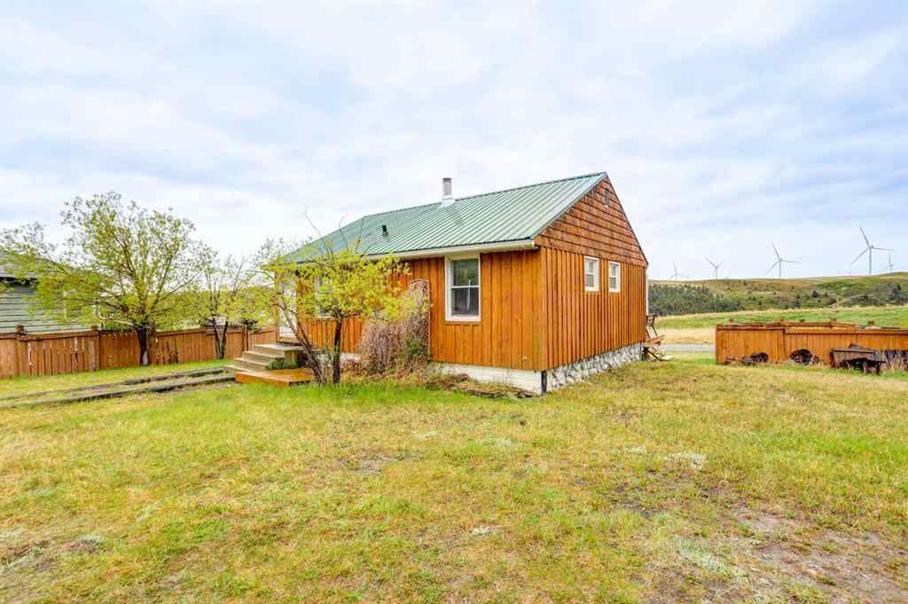 MLS® A2222502 - 610 Chinook Crescent  in NONE Rural Pincher Creek No. 9, M.D. of, Residential