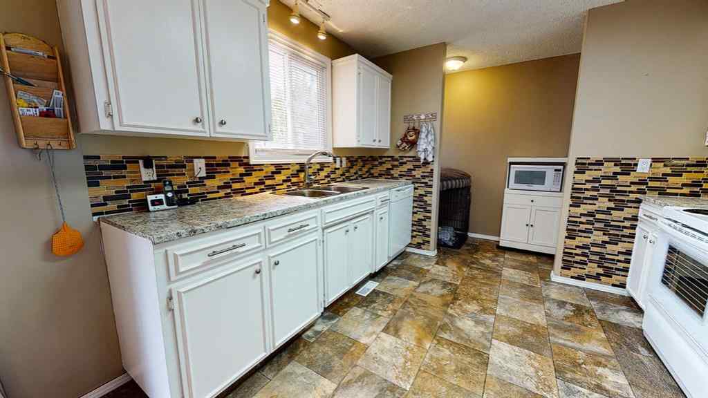 MLS® A2222531 - 7 Valleyview Drive SW in SW Hill Medicine Hat, Residential