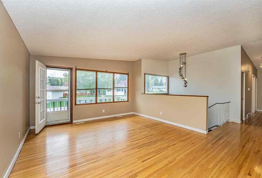 MLS® A2222629 - 7416 Hunterfield Road NW in Huntington Hills Calgary, Residential
