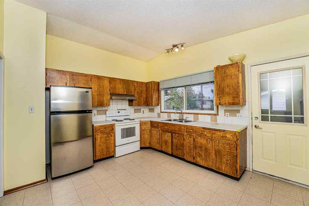 MLS® A2222629 - 7416 Hunterfield Road NW in Huntington Hills Calgary, Residential