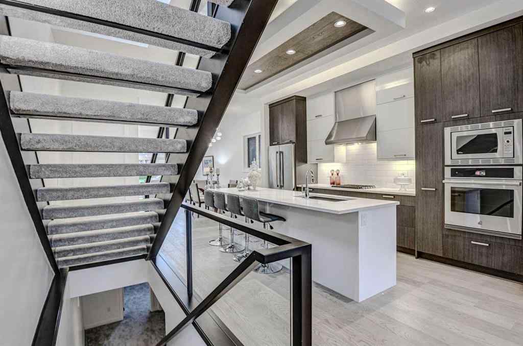 MLS® A2222733 - 1765 7 Avenue NW in Hillhurst Calgary, Residential
