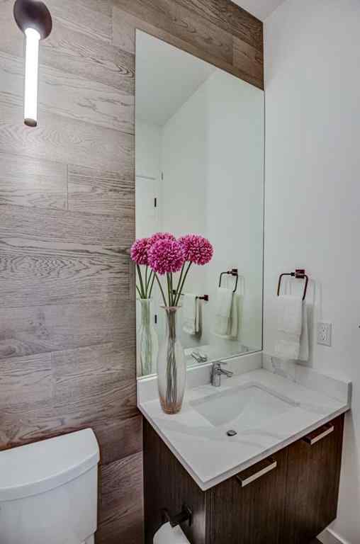 MLS® A2222733 - 1765 7 Avenue NW in Hillhurst Calgary, Residential