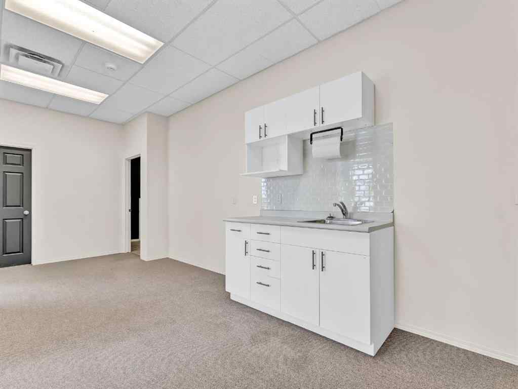 MLS® A2222750 - Unit #205 1290 Trans Canada Way SE in Southview-Park Meadows Medicine Hat, Commercial