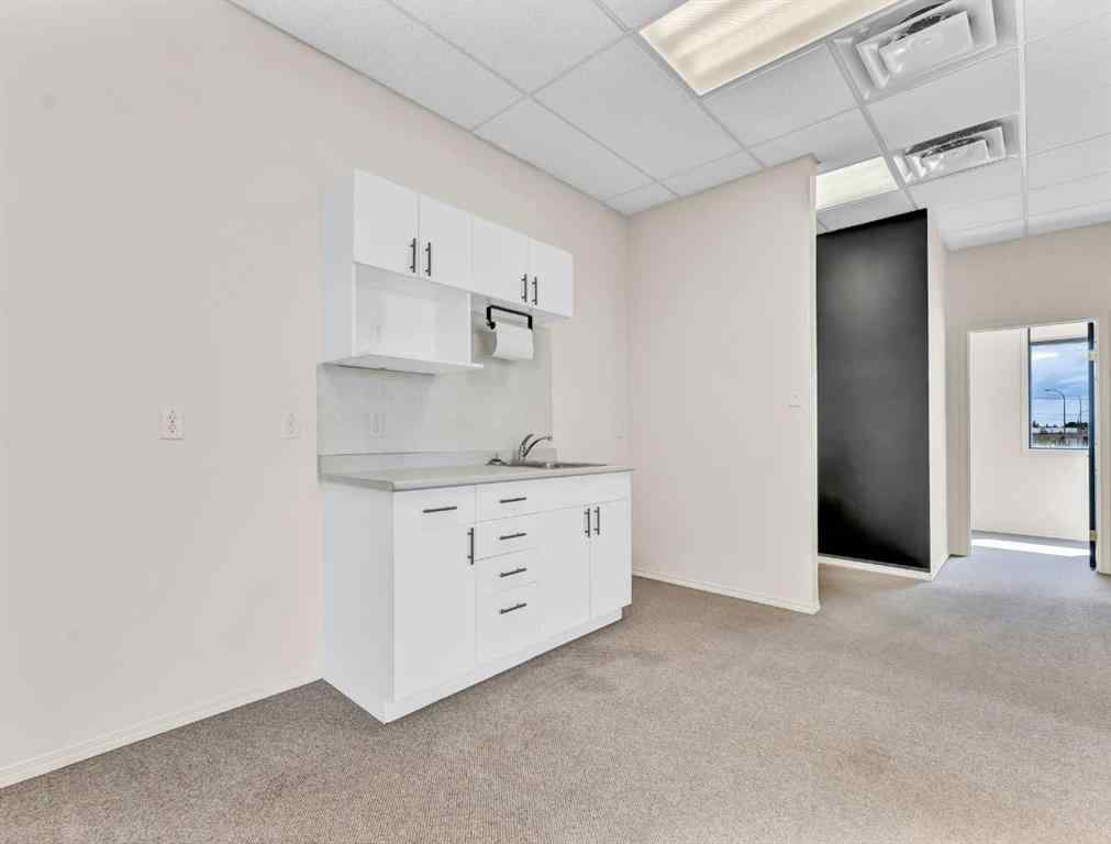 MLS® A2222750 - Unit #205 1290 Trans Canada Way SE in Southview-Park Meadows Medicine Hat, Commercial
