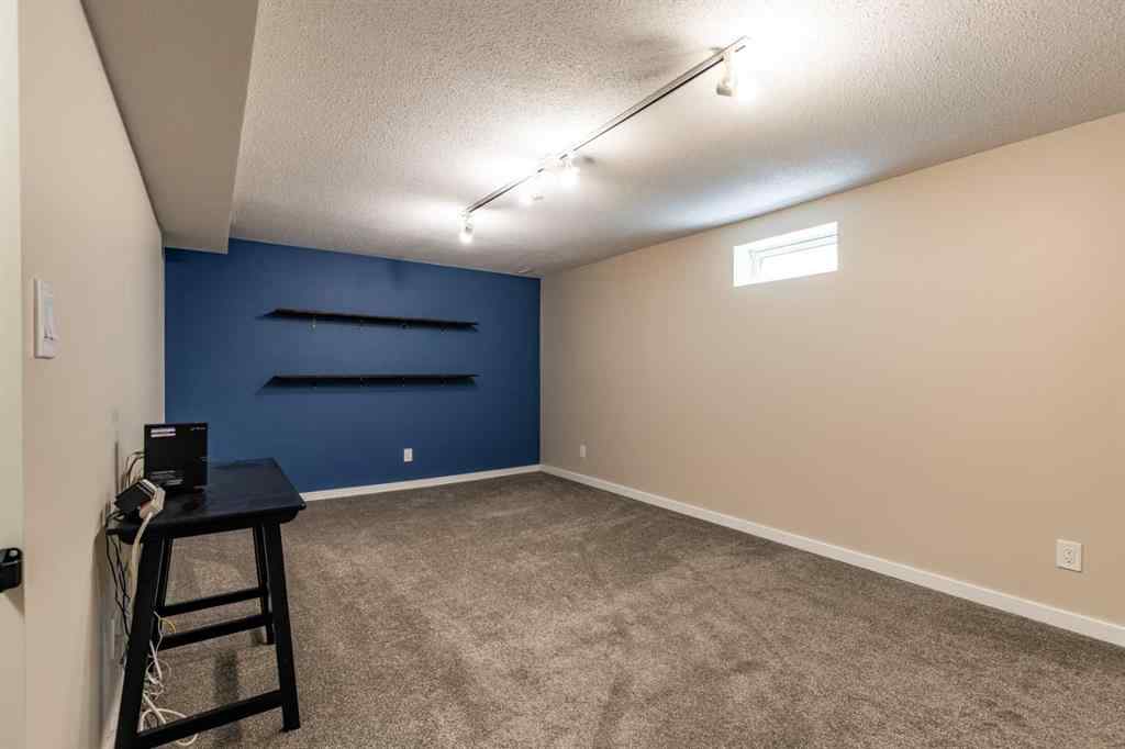 MLS® A2222807 - 10 Rundle Crescent SE in Ross Glen Medicine Hat, Residential