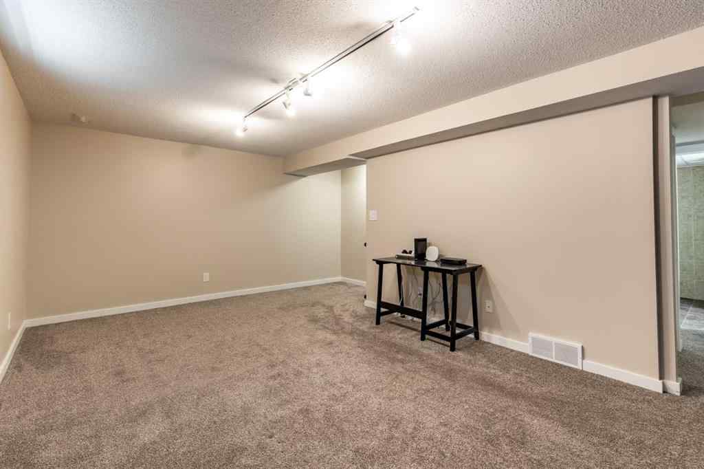 MLS® A2222807 - 10 Rundle Crescent SE in Ross Glen Medicine Hat, Residential