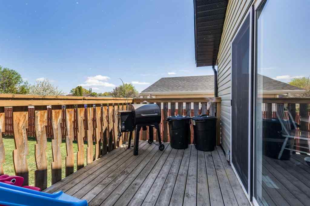 MLS® A2222807 - 10 Rundle Crescent SE in Ross Glen Medicine Hat, Residential