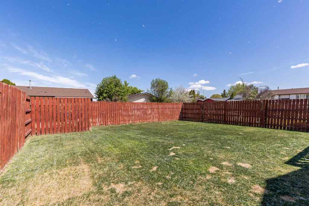 MLS® A2222807 - 10 Rundle Crescent SE in Ross Glen Medicine Hat, Residential