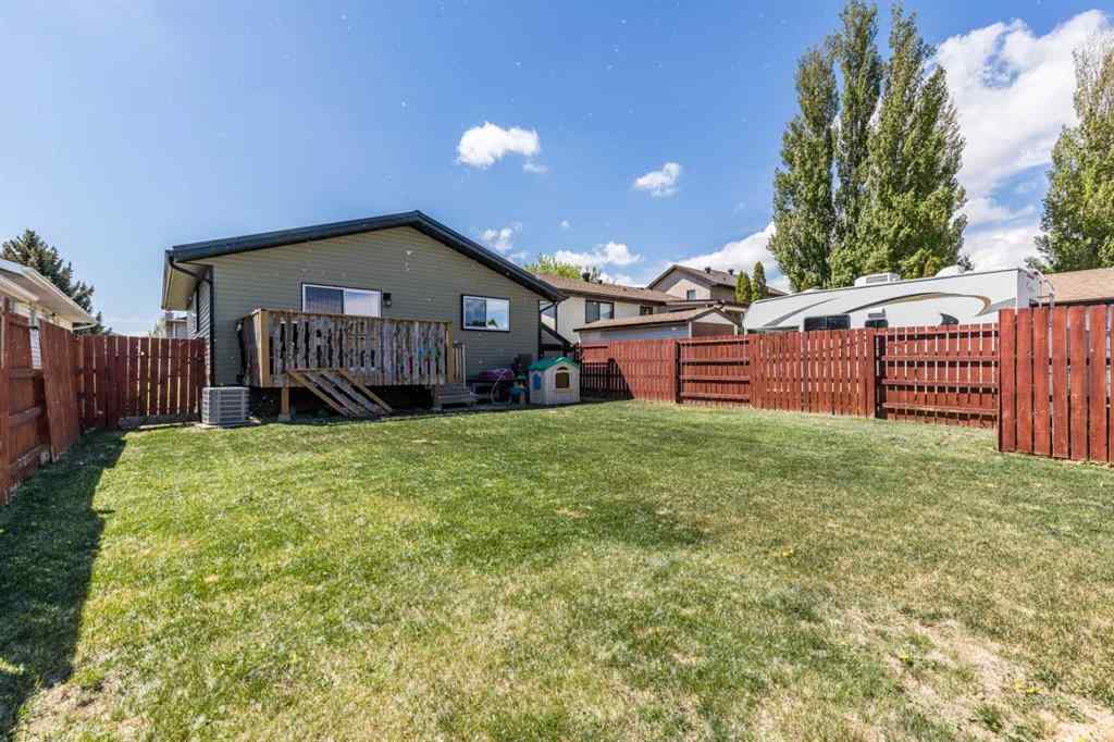 MLS® A2222807 - 10 Rundle Crescent SE in Ross Glen Medicine Hat, Residential
