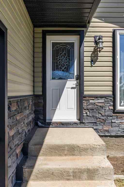 MLS® A2222807 - 10 Rundle Crescent SE in Ross Glen Medicine Hat, Residential