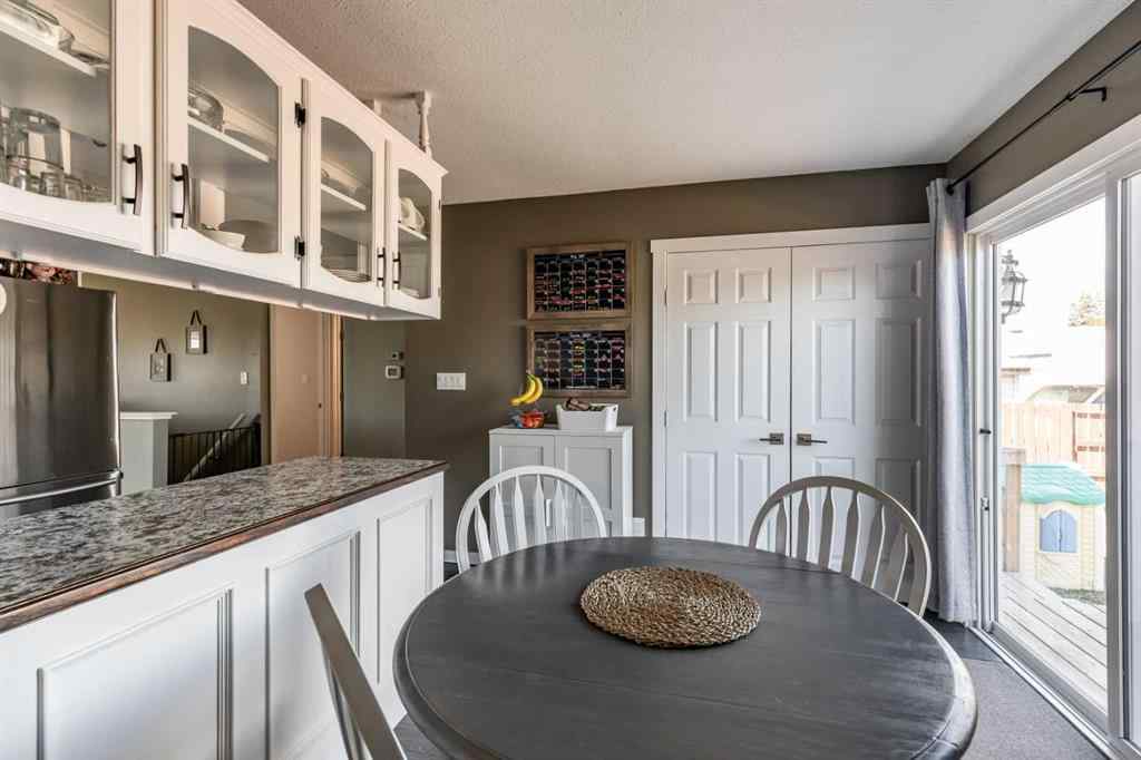 MLS® A2222807 - 10 Rundle Crescent SE in Ross Glen Medicine Hat, Residential