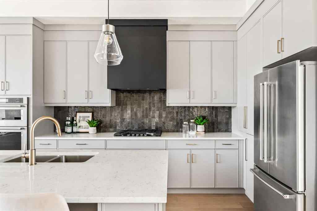 MLS® A2222843 - 27 Sovereign Heights SW in Shaganappi Calgary, Residential