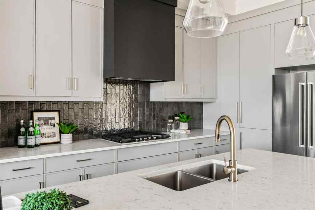 MLS® A2222843 - 27 Sovereign Heights SW in Shaganappi Calgary, Residential