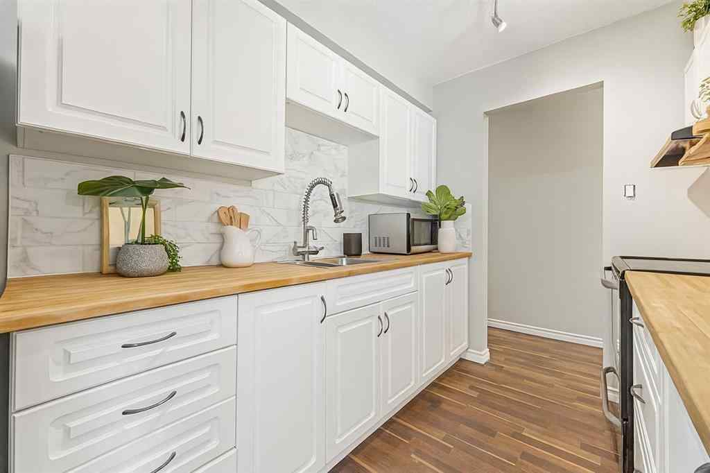MLS® A2222887 - 3507 43 Street SW in Glenbrook Calgary, Residential