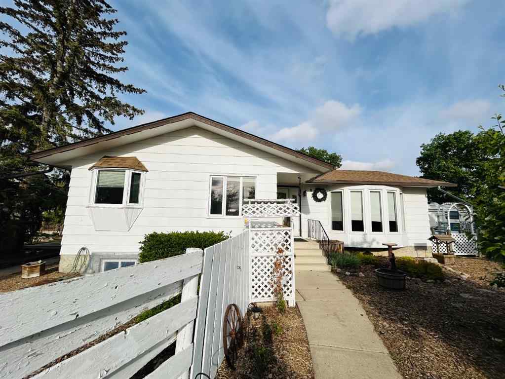 MLS® A2223032 - 202 7 Avenue E in NONE Oyen, Residential
