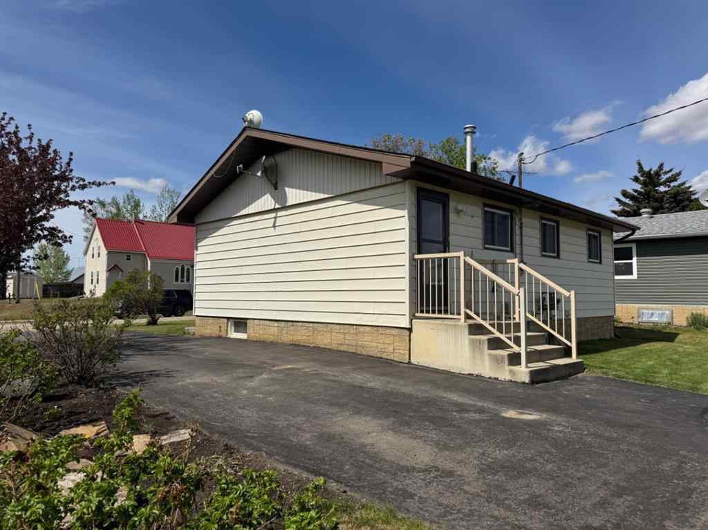 MLS® A2223033 - 928 4th Avenue   in NONE Hines Creek, Residential