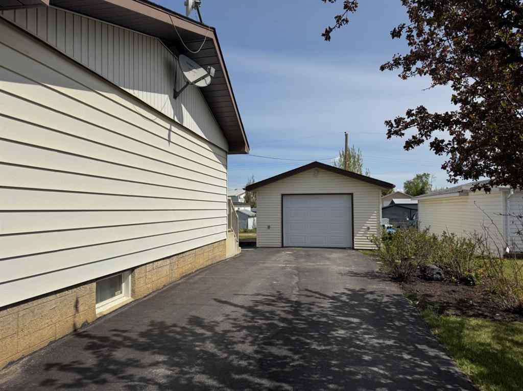 MLS® A2223033 - 928 4th Avenue   in NONE Hines Creek, Residential