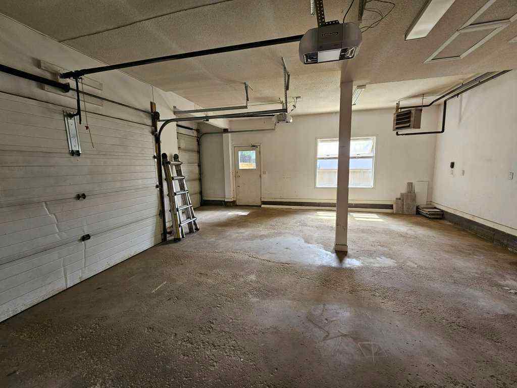MLS® A2223351 - 916 & 920 6 Street SE in NONE Slave Lake, Residential