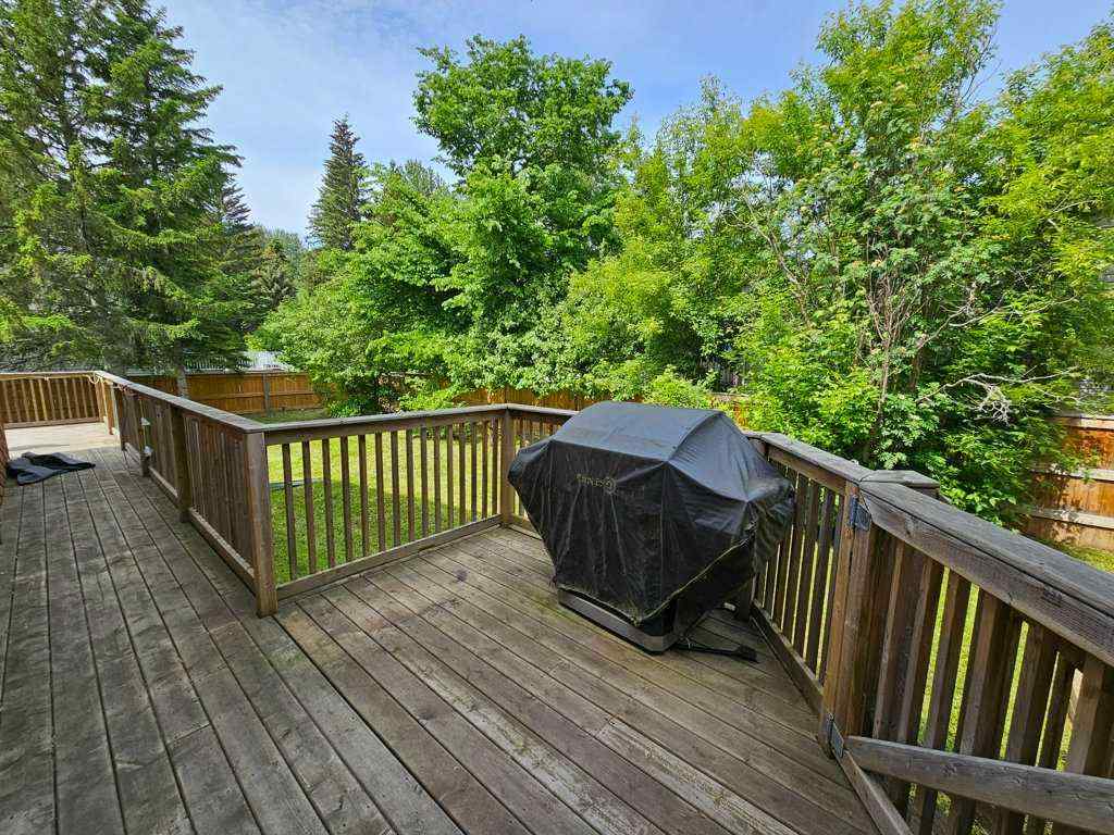 MLS® A2223351 - 916 & 920 6 Street SE in NONE Slave Lake, Residential