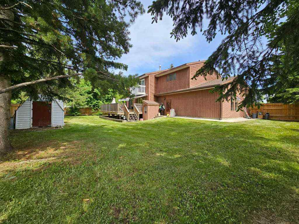 MLS® A2223351 - 916 & 920 6 Street SE in NONE Slave Lake, Residential