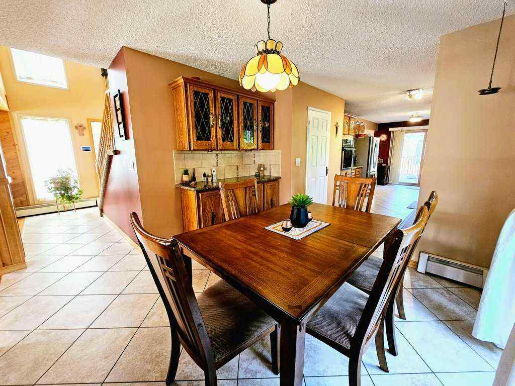 MLS® A2223351 - 916 & 920 6 Street SE in NONE Slave Lake, Residential