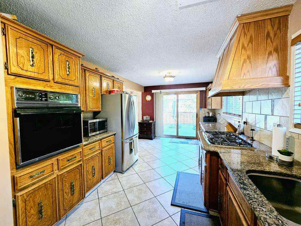 MLS® A2223351 - 916 & 920 6 Street SE in NONE Slave Lake, Residential