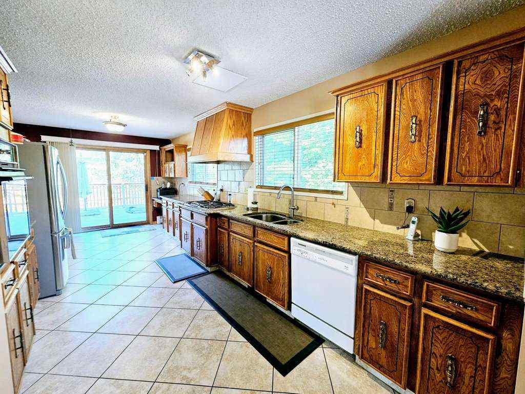 MLS® A2223351 - 916 & 920 6 Street SE in NONE Slave Lake, Residential